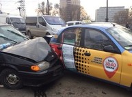 На Московском проспекте ДТП с участием такси: есть пострадавшие (ФОТО)