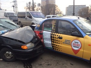На Московском проспекте ДТП с участием такси: есть пострадавшие (ФОТО)