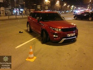 Пьяный на «Range Rover» снес забор в центре Харькова (ФОТО)