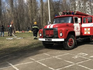 В школе на Салтовке тушили пожар и эвакуировали детей (ФОТО)