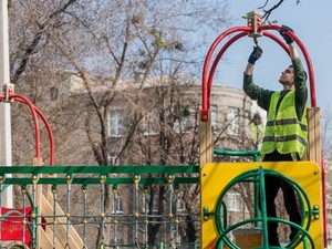 В Харькове установят около двухсот новых детских площадок