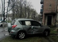 На ХТЗ иномарка столкнулась с грузовиком (ФОТО)