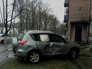 На ХТЗ иномарка столкнулась с грузовиком (ФОТО)