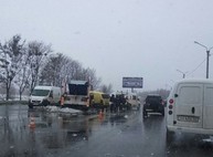 В Харькове мусоровоз столкнулся с микроавтобусом: есть пострадавшие (ФОТО)