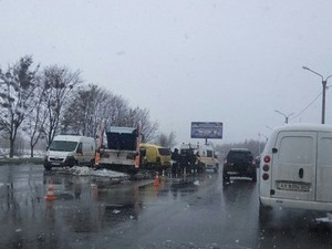 В Харькове мусоровоз столкнулся с микроавтобусом: есть пострадавшие (ФОТО)