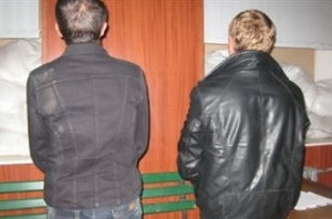 Три парня нападали на людей в Лозовой