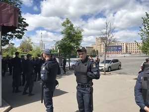 Полиция эвакуировала с площади Свободы несколько сот человек (ФОТО)