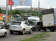 На Салтовке мотоциклист столкнулся с иномаркой (ФОТО)