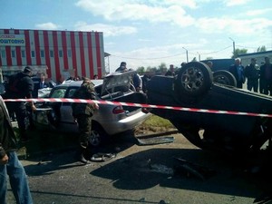 ДТП с переворотом в Харькове: есть пострадавшие (ФОТО)