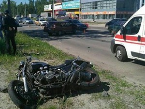 В Харькове мотоцикл столкнулся с «Жигулями»: есть пострадавшие (ФОТО)