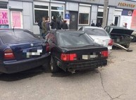 В Харькове «Лада» врезалась в четыре припаркованные авто (ФОТО)