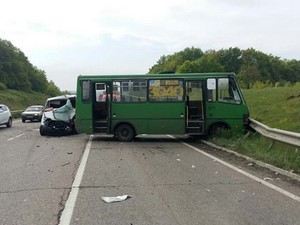 В лобовом столкновении под Харьковом с участием маршрутки пострадали 11 человек (ФОТО)