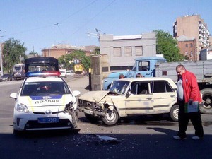 В Харькове полицейский «Prius» угодил в ДТП во время погони за нарушителем (ФОТО)
