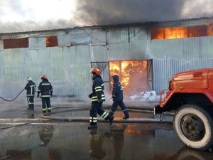 Пожар на нефтебазе в Харькове: есть пострадавшие
