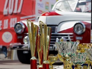 Красота по-американски на третьем Харьковском Ретро Слете: уникальные автомобили и конкурс красоты «Костюм эпохи» (ФОТО)