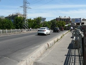 Горбатый мост на Фейербаха будет закрыт еще месяц