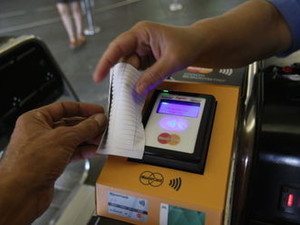 Харьковчане хотят платить в метро банковыми картами – петиция