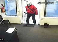 На проспекте Гагарина ограбили кредитное учреждение: полиция объявила преступника в розыск (ФОТО)