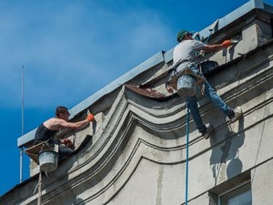 В Харькове ремонтируют фасады старых домов в центре города