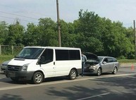 В Харькове иномарка врезалась в микроавтобус (ФОТО)