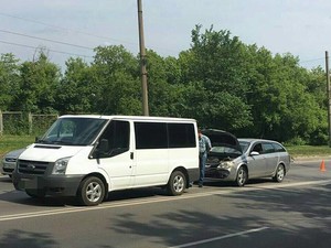 В Харькове иномарка врезалась в микроавтобус (ФОТО)