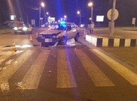 В Харькове «Лада» врезалась в бордюр на островке безопасности (ФОТО)