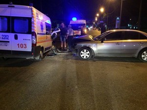 В Харькове пьяный на иномарке врезался в карету скорой помощи: есть пострадавшие (ФОТО)