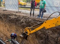 На проспекте Тракторостроителей идет замена водопроводных труб