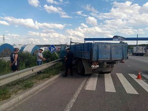 В Харькове грузовик сбил пешехода на пешеходном переходе (ФОТО)