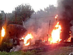 Крупный пожар на нефтебазе: горели полтора десятка бочек с мазутом (ФОТО)