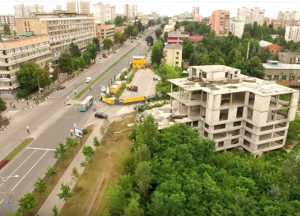 Снос недостроя в центре города — видео с высоты