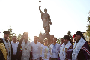 В Коломаке Светличная открыла памятник Мазепе