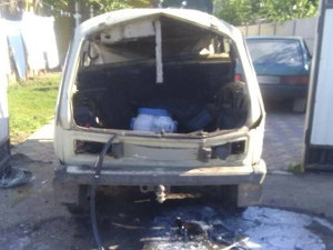 Покушение на убийство: под Харьковом взорвалась машина с человеком внутри