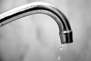 Кому в Харькове придется запасаться водой: список отключений на сегодня