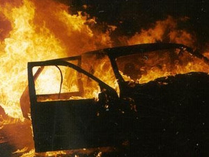 На Клочковской сегодня сожгли «Тойоту» (ФОТО)