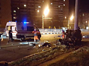 Три студента из Иордании разбились в машине на проспекте Гагарина (ФОТО, ВИДЕО)