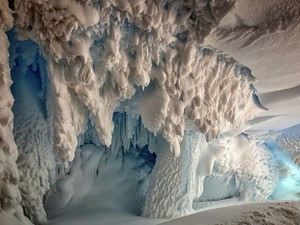 Теплые антарктические пещеры прячут тайную жизнь