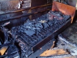 Еще один курильщик распрощался с жизнью у себя на кровати (ФОТО)