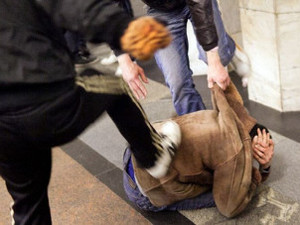 В Харькове напали на мужчину с деньгами и жестоко с ним обошлись