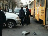 ДТП: с трамваем «бодались» внедорожники (ФОТО, ВИДЕО)