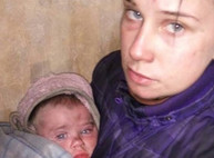 Молодая женщина с ребенком была вынуждена жить в лесу (ФОТО) — дополнено