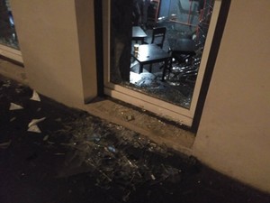 Погром в пабе на Сумской: в сети появилось видео с камер наблюдения
