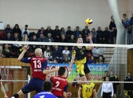 Харьковский «Локомотив» едет впереди поезда