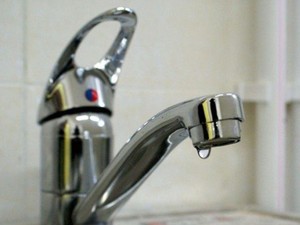 Часть Харькова осталась без воды: полный список отключений