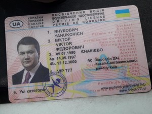 Харьковские патрульные остановили "Януковича": фото