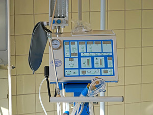 Организаторы проекта “Классическая Феерия” передали больнице аппарат искусственного дыхания для детей