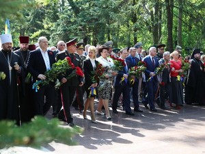 Официальные мероприятия ко Дню памяти и примирения прошли в Харькове (ФОТО, ВИДЕО)