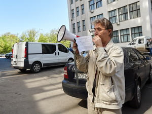 Вкладчиков Ощадбанка исключили из ОС "в угоду третьим лицам" - пикет