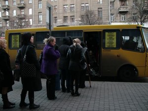 Харьковчане пожаловались Светличной на отсутствие маршруток в Дергачевском районе