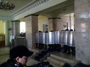 Активисты Харькова требуют свободного доступа граждан в кабинеты чиновников «как это сегодня в ЕС»